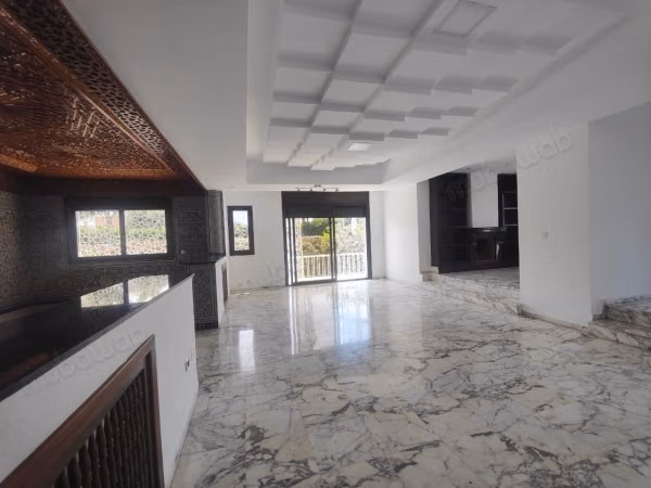 Location villa de luxe à CIL Hay Salam. 4 chambres. Belle terrasse et jardin