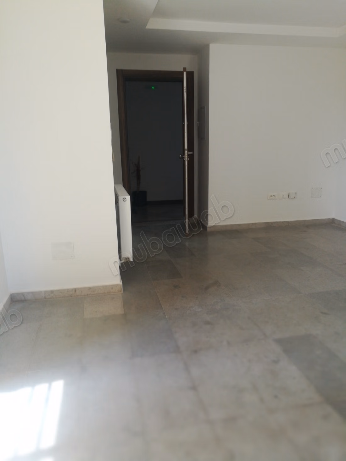 Appartement à louer à La Soukra Ville. 
2 belles chambres. 
Porte blindée, antenne parabolique