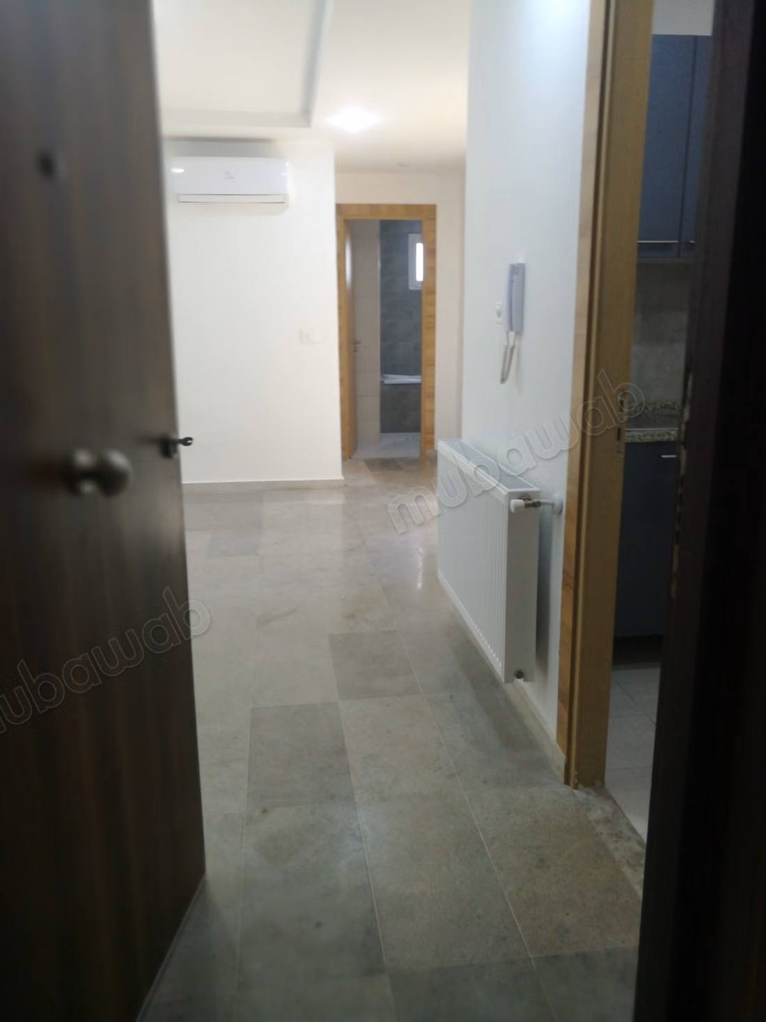Appartement à louer à La Soukra Ville. 
2 belles chambres. 
Porte blindée, antenne parabolique