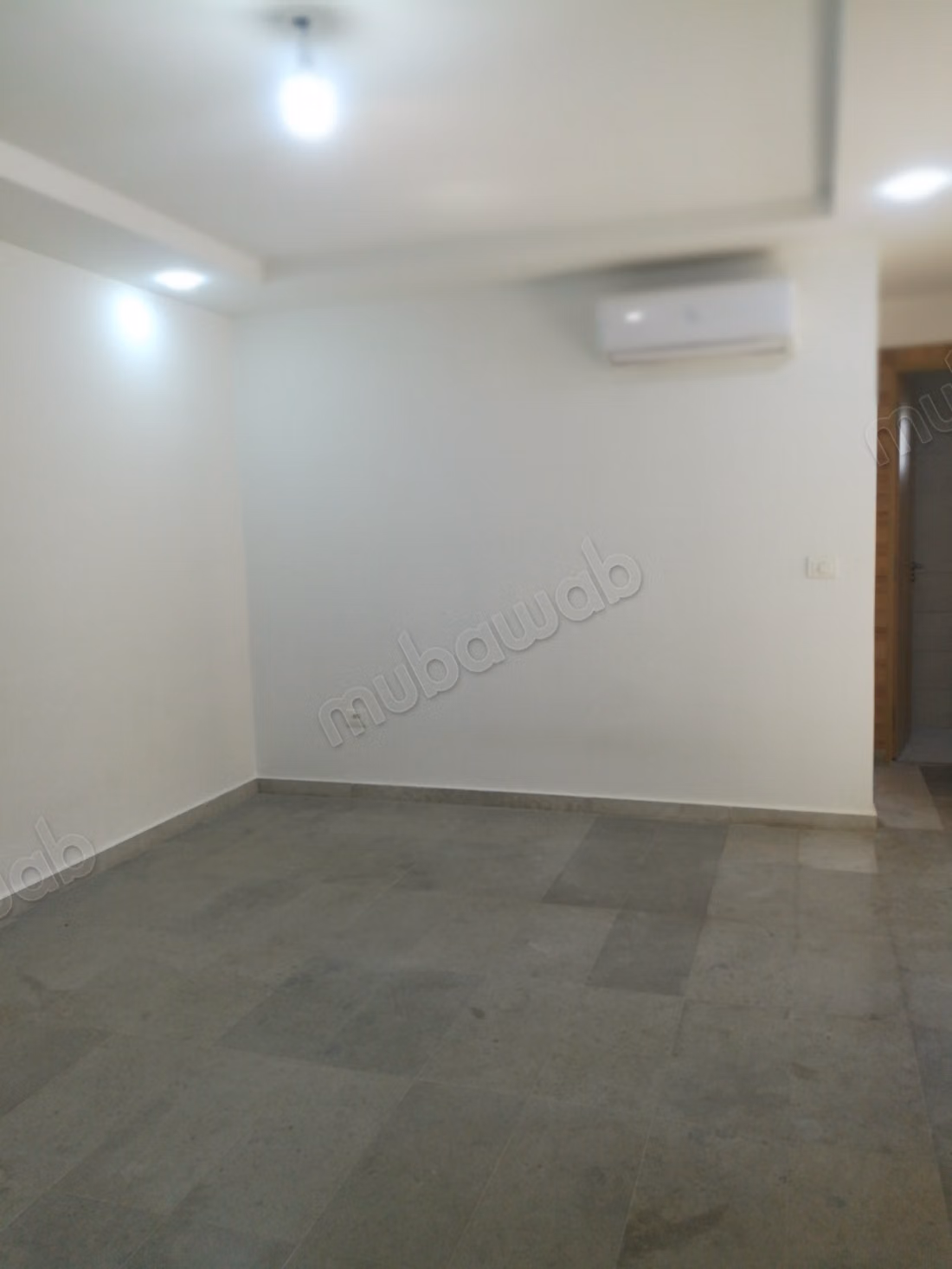 Appartement à louer à La Soukra Ville. 
2 belles chambres. 
Porte blindée, antenne parabolique