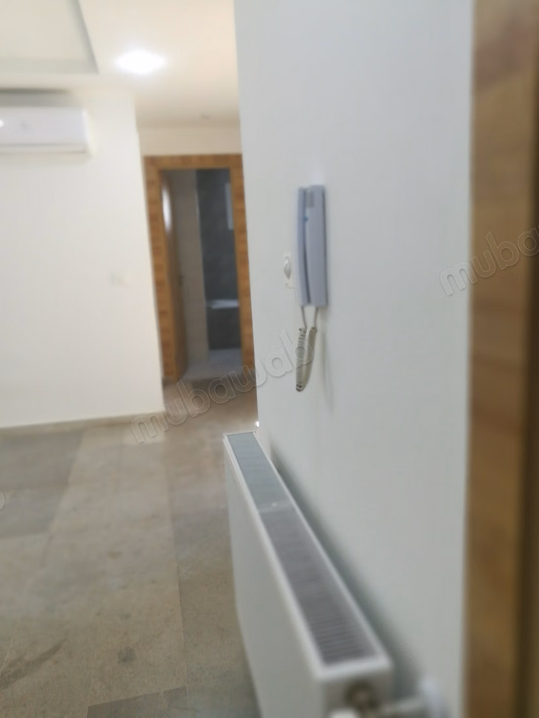 Appartement à louer à La Soukra Ville. 
2 belles chambres. 
Porte blindée, antenne parabolique