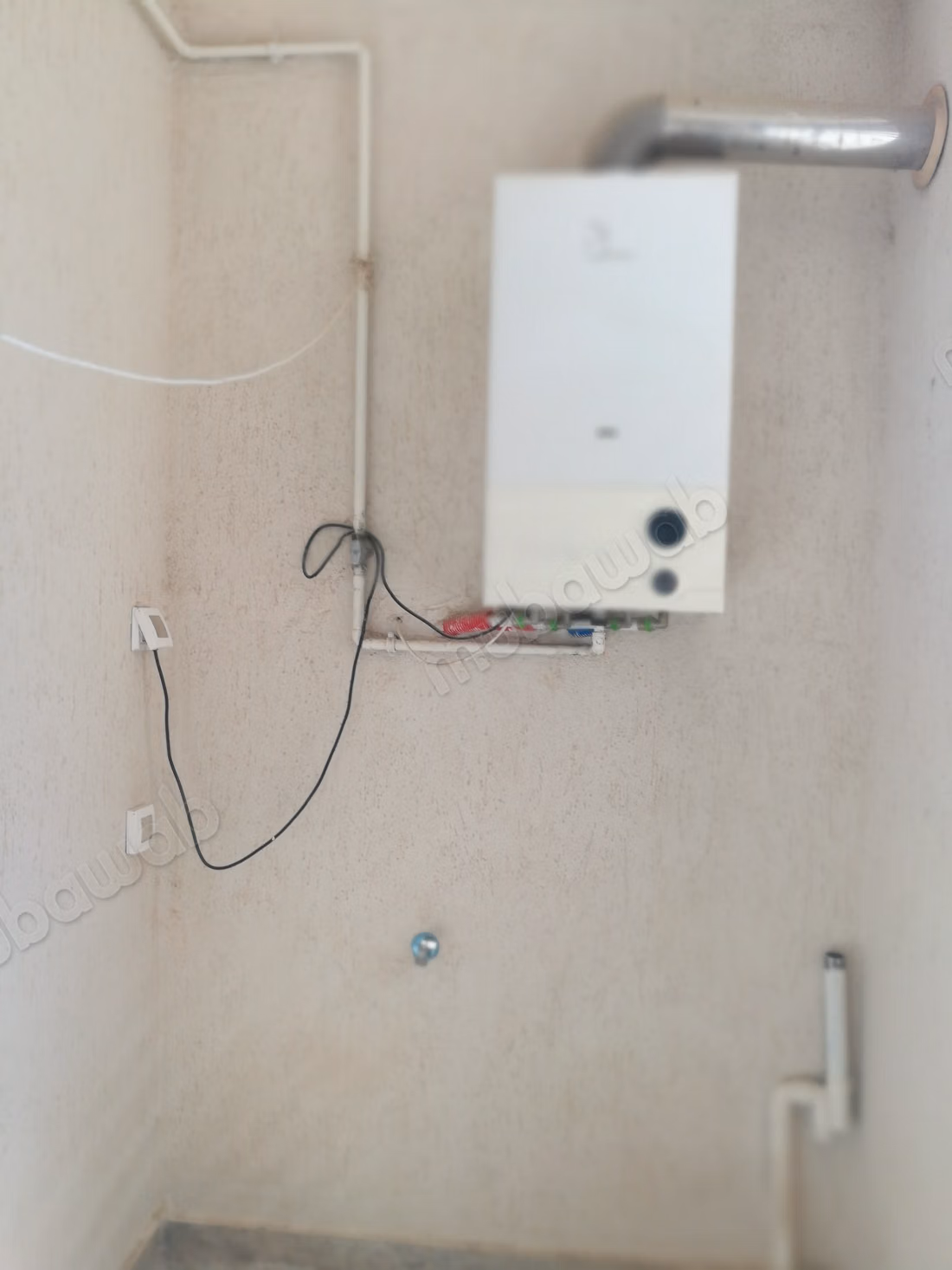 Appartement à louer à La Soukra Ville. 
2 belles chambres. 
Porte blindée, antenne parabolique