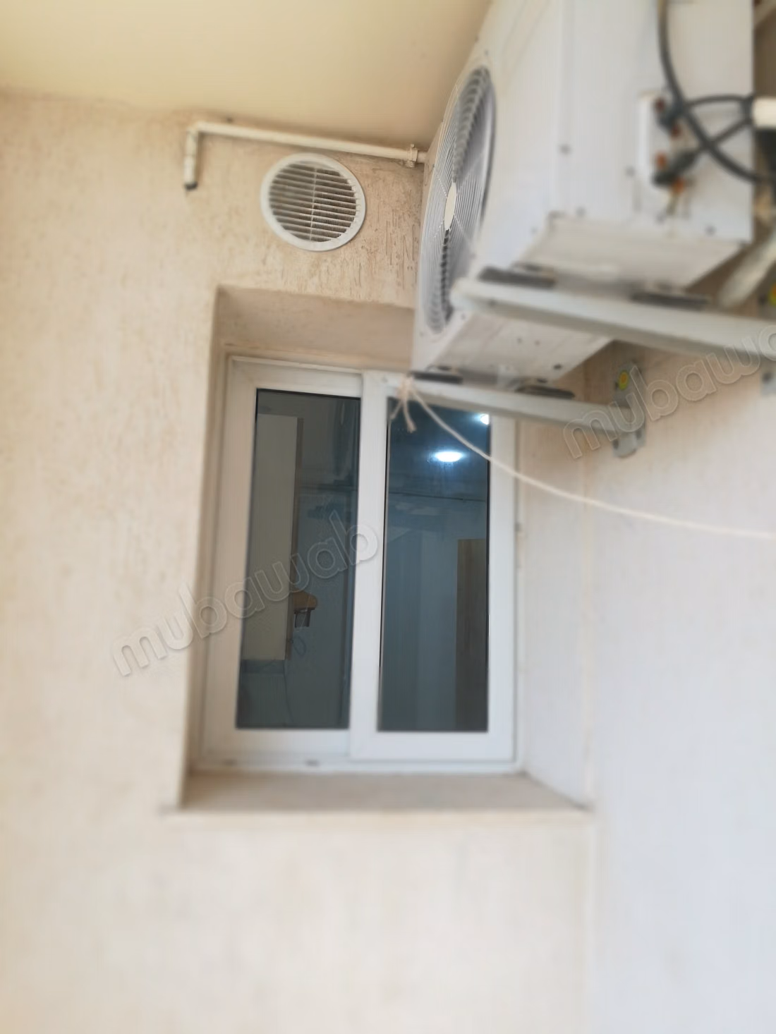Appartement à louer à La Soukra Ville. 
2 belles chambres. 
Porte blindée, antenne parabolique