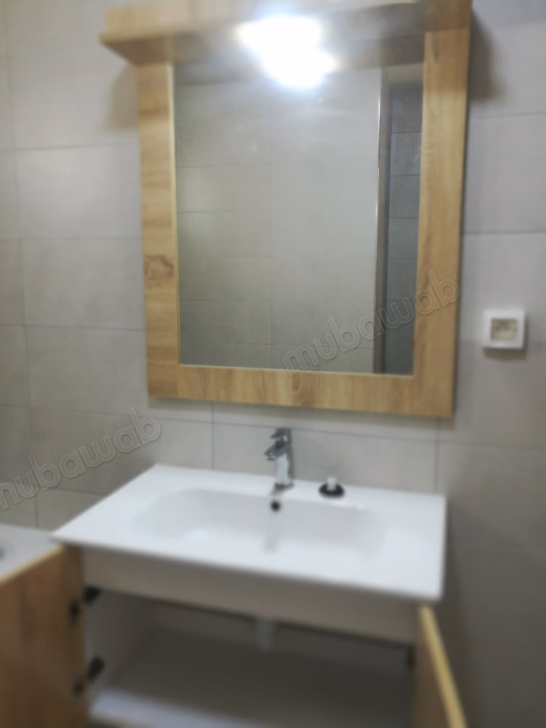 Appartement à louer à La Soukra Ville. 
2 belles chambres. 
Porte blindée, antenne parabolique