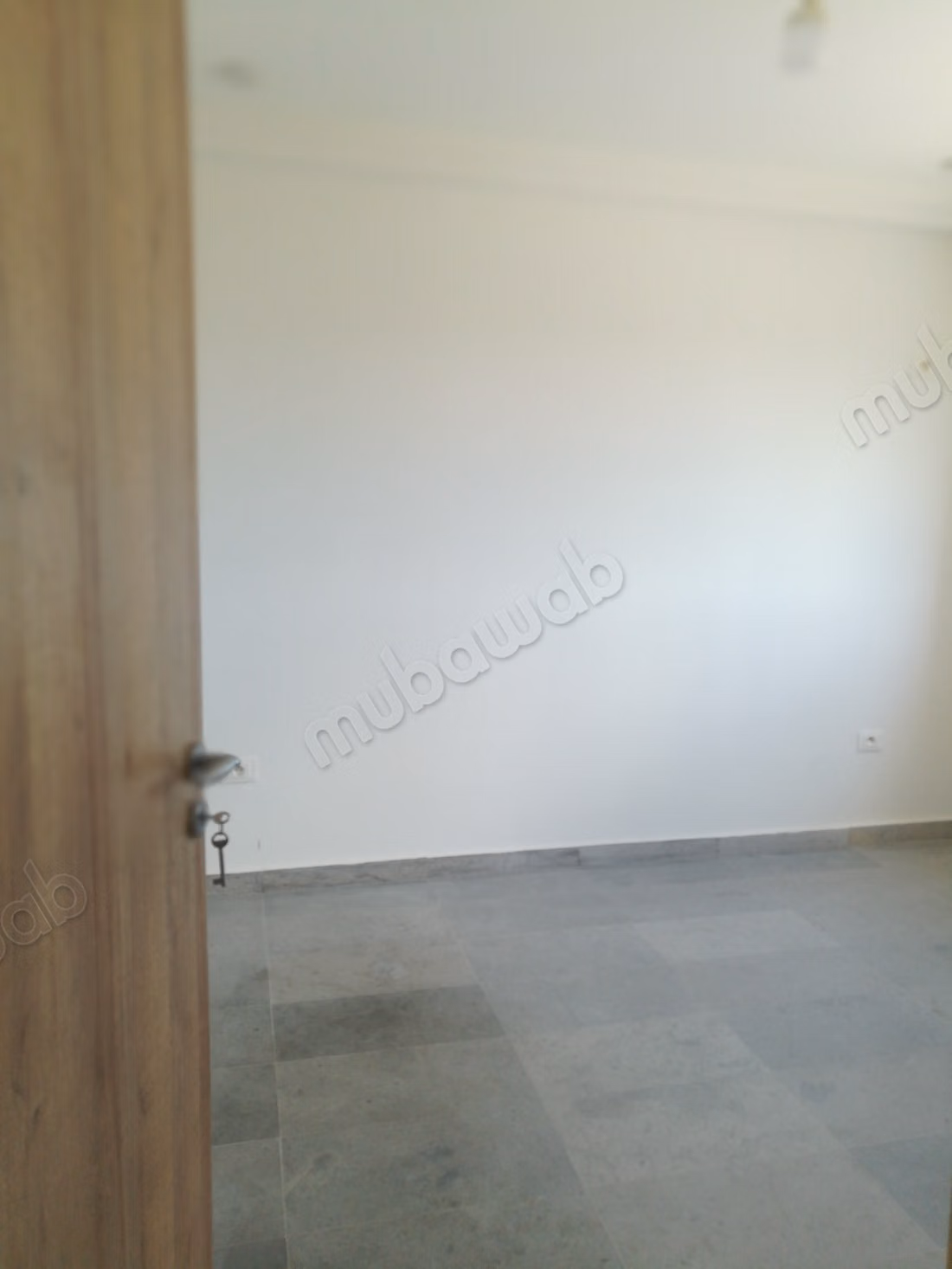 Appartement à louer à La Soukra Ville. 
2 belles chambres. 
Porte blindée, antenne parabolique