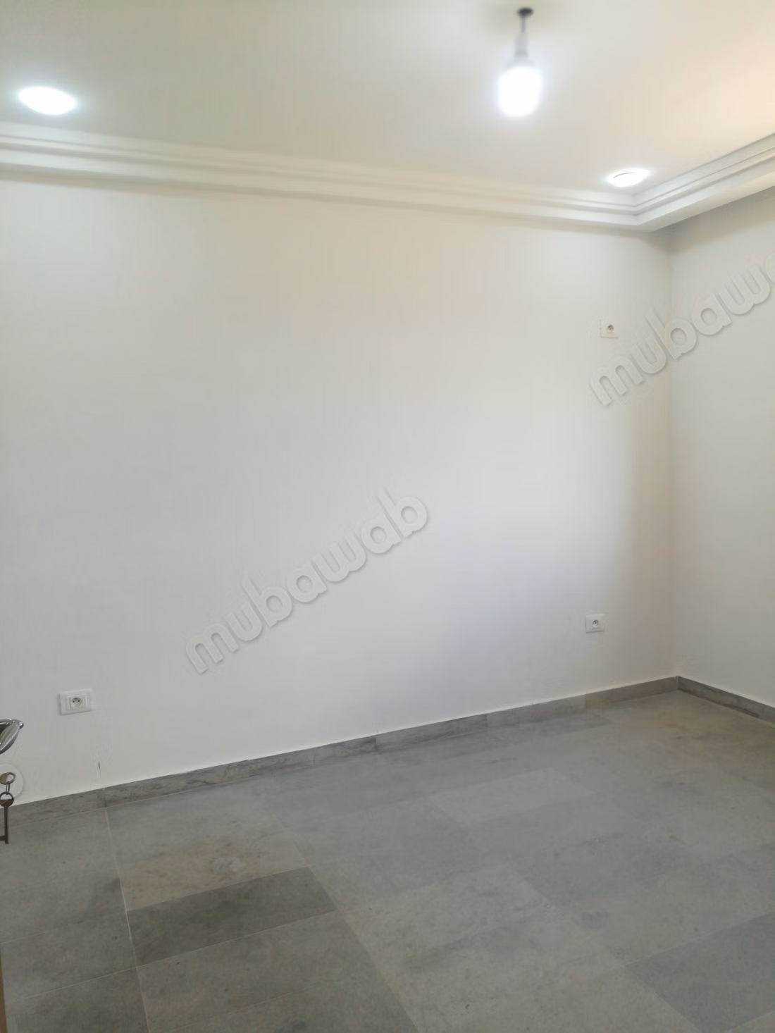 Appartement à louer à La Soukra Ville. 
2 belles chambres. 
Porte blindée, antenne parabolique