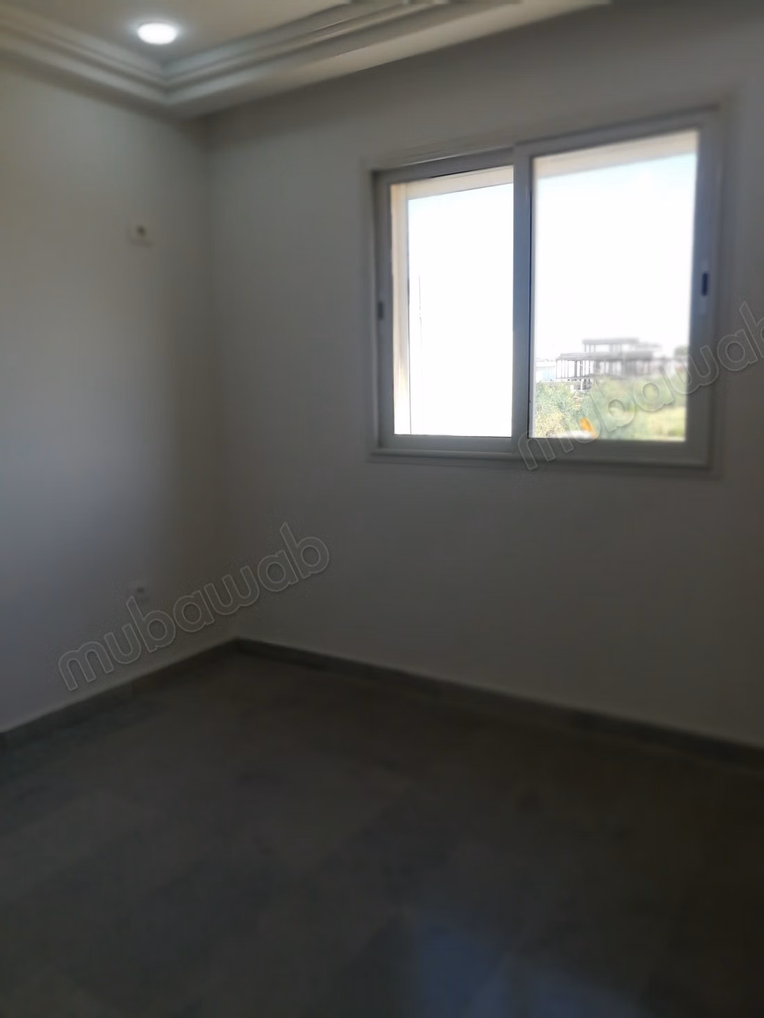 Appartement à louer à La Soukra Ville. 
2 belles chambres. 
Porte blindée, antenne parabolique