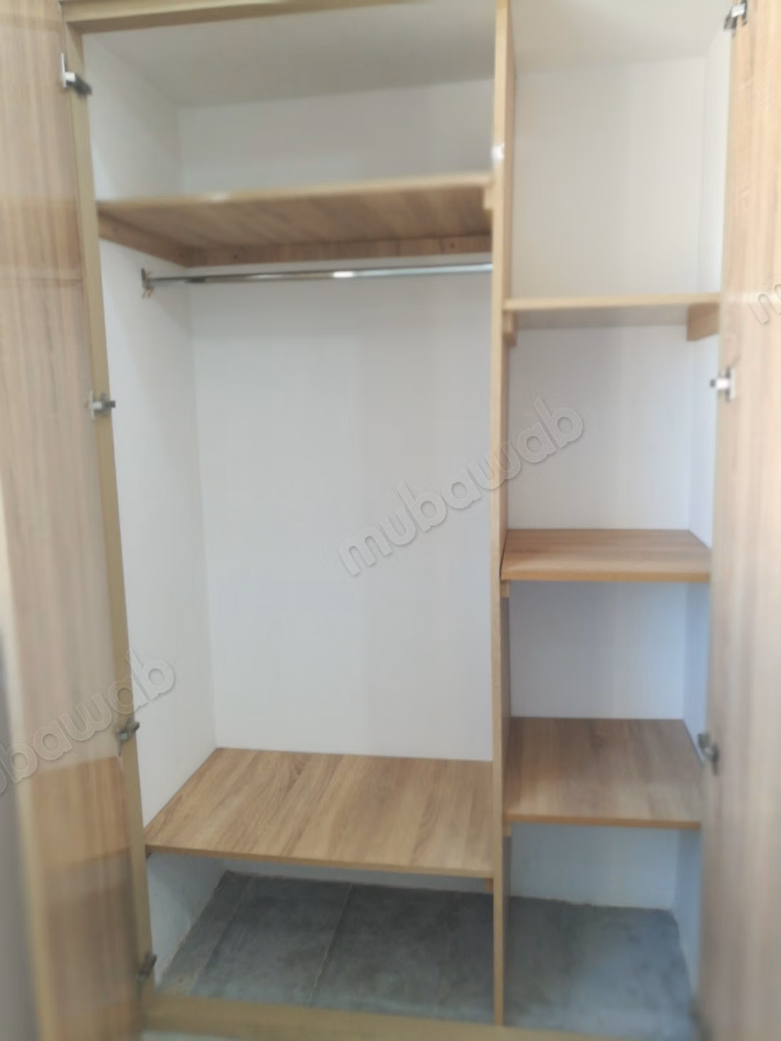 Appartement à louer à La Soukra Ville. 
2 belles chambres. 
Porte blindée, antenne parabolique