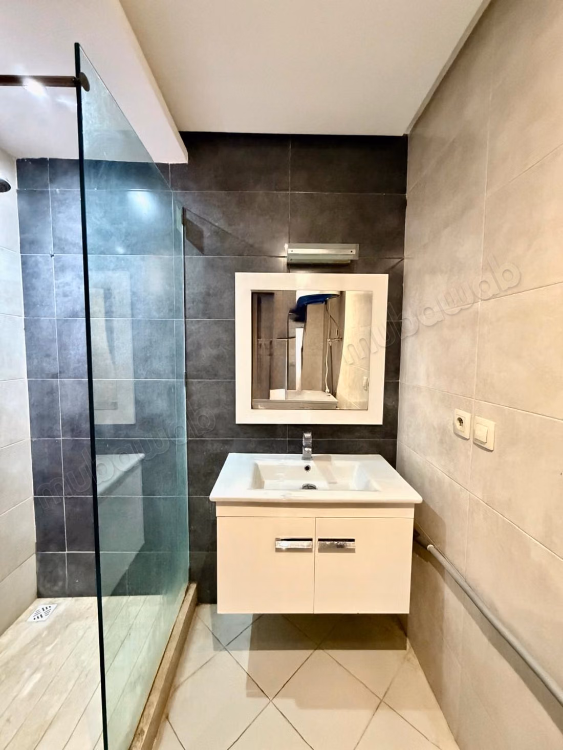 Location jolie appartement vide à Rez de chaussée. 65 mètre