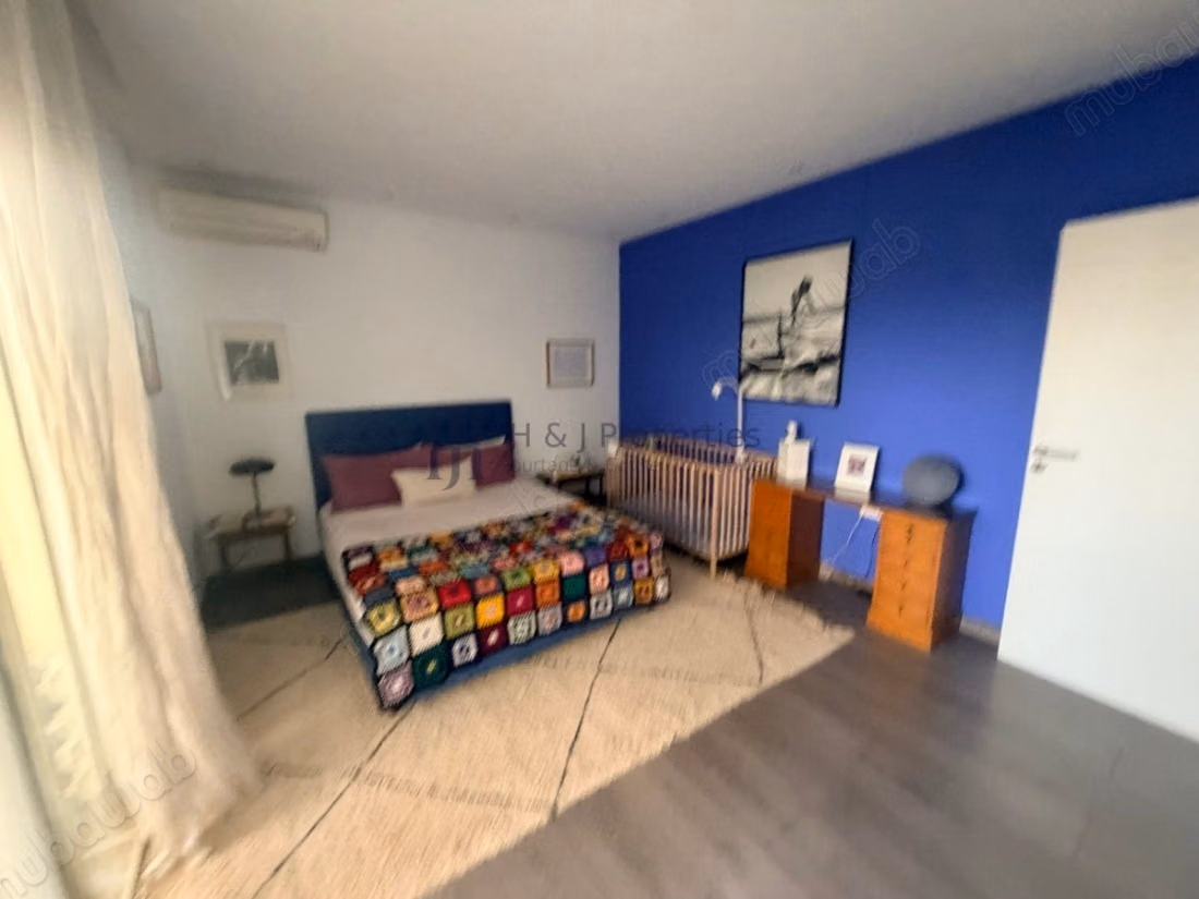 T3 vide 167 m² – 2 chambres  ch. Perso