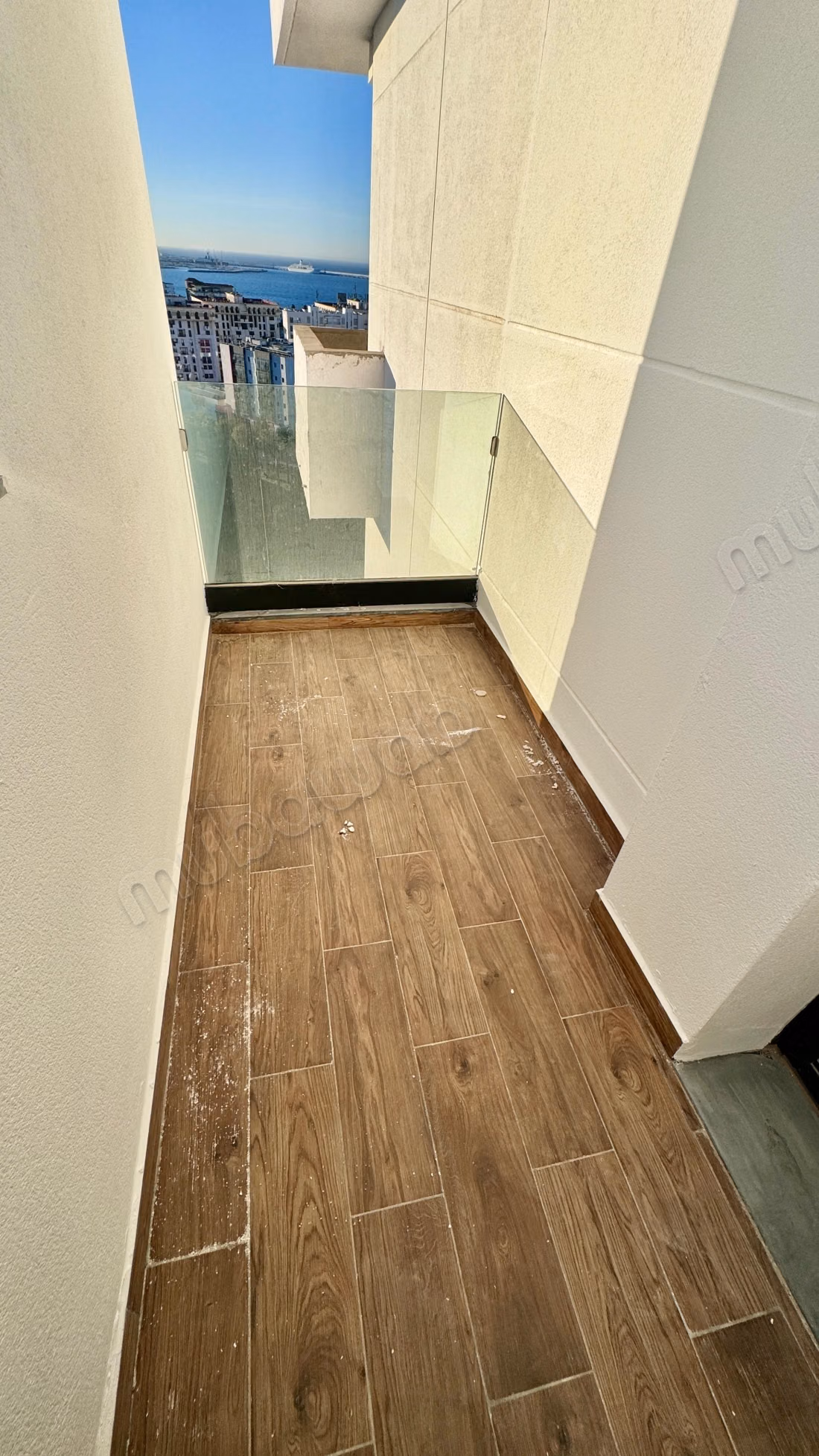 Appartamento vuoto di alta qualità in spiaggia
