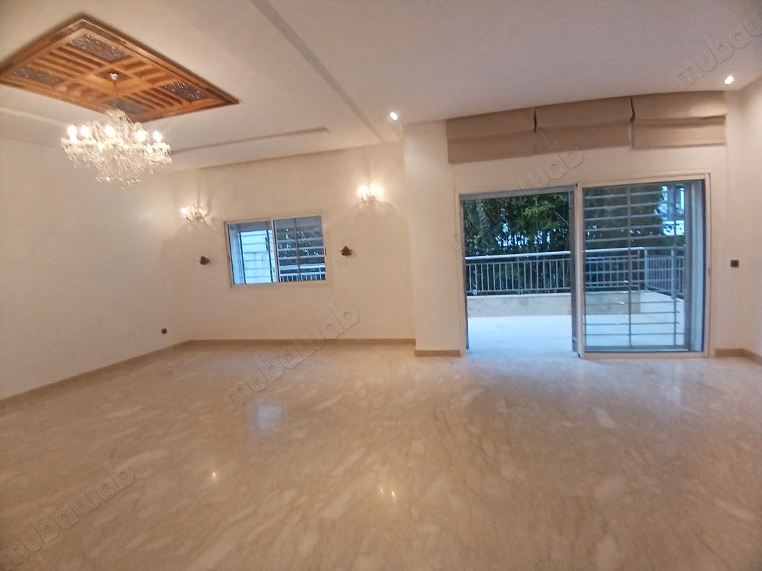 Apartment for rent in Riyad. 6 large rooms. Reinforced door, Moroccan living room