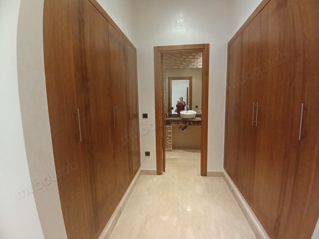 Apartment for rent in Riyad. 6 large rooms. Reinforced door, Moroccan living room
