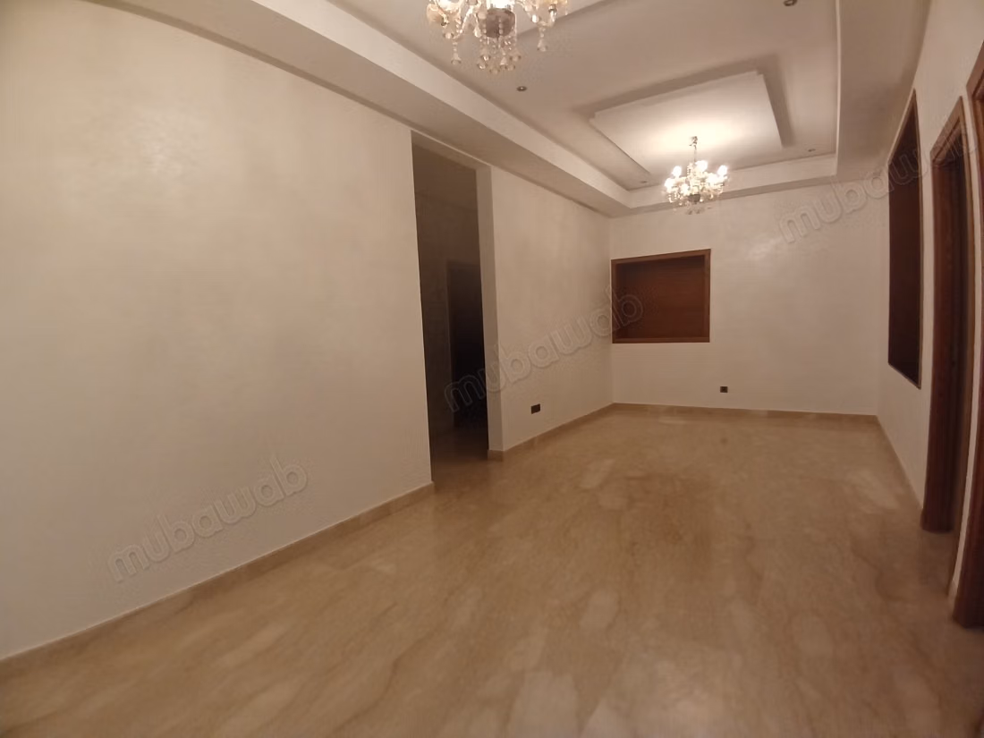 Apartment for rent in Riyad. 6 large rooms. Reinforced door, Moroccan living room