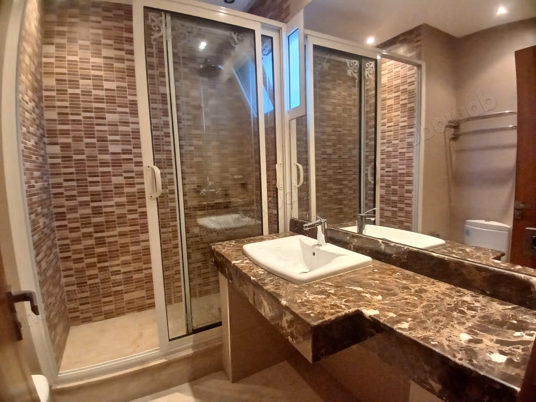 Apartment for rent in Riyad. 6 large rooms. Reinforced door, Moroccan living room