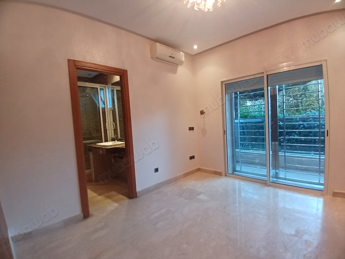 Apartment for rent in Riyad. 6 large rooms. Reinforced door, Moroccan living room