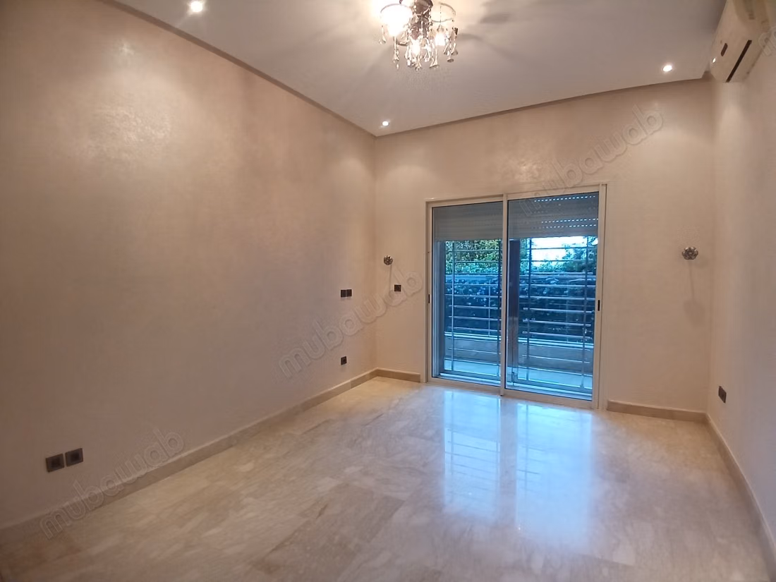 Apartment for rent in Riyad. 6 large rooms. Reinforced door, Moroccan living room