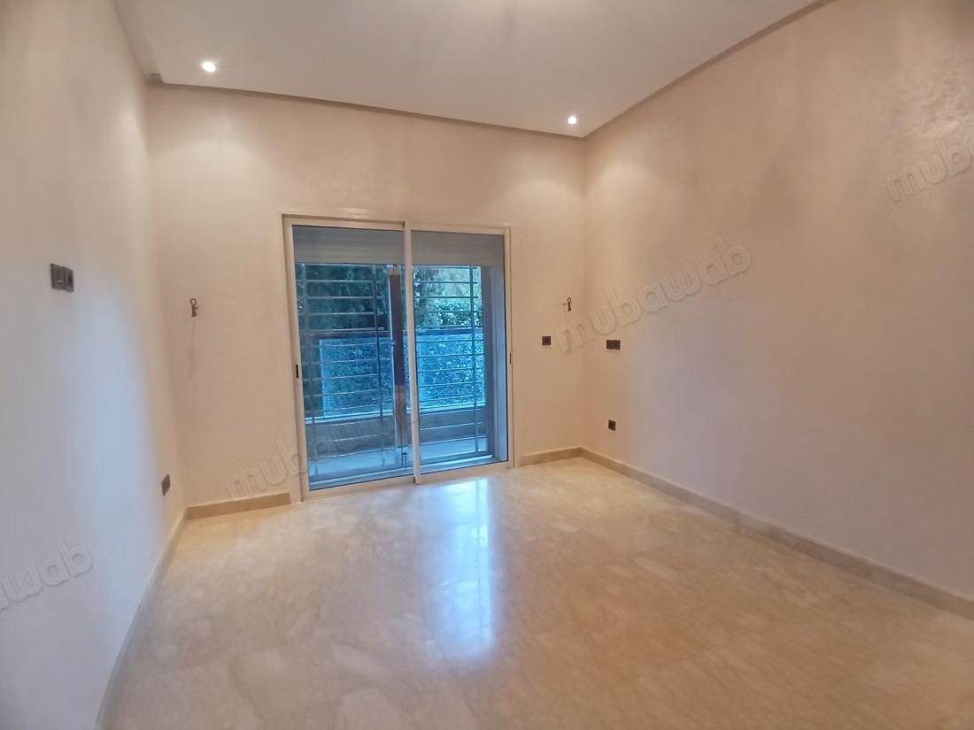 Apartment for rent in Riyad. 6 large rooms. Reinforced door, Moroccan living room