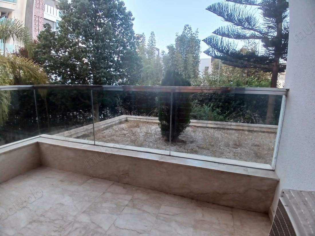 Apartment for rent in Riyad. 6 large rooms. Reinforced door, Moroccan living room