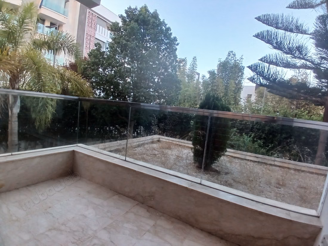 Apartment for rent in Riyad. 6 large rooms. Reinforced door, Moroccan living room