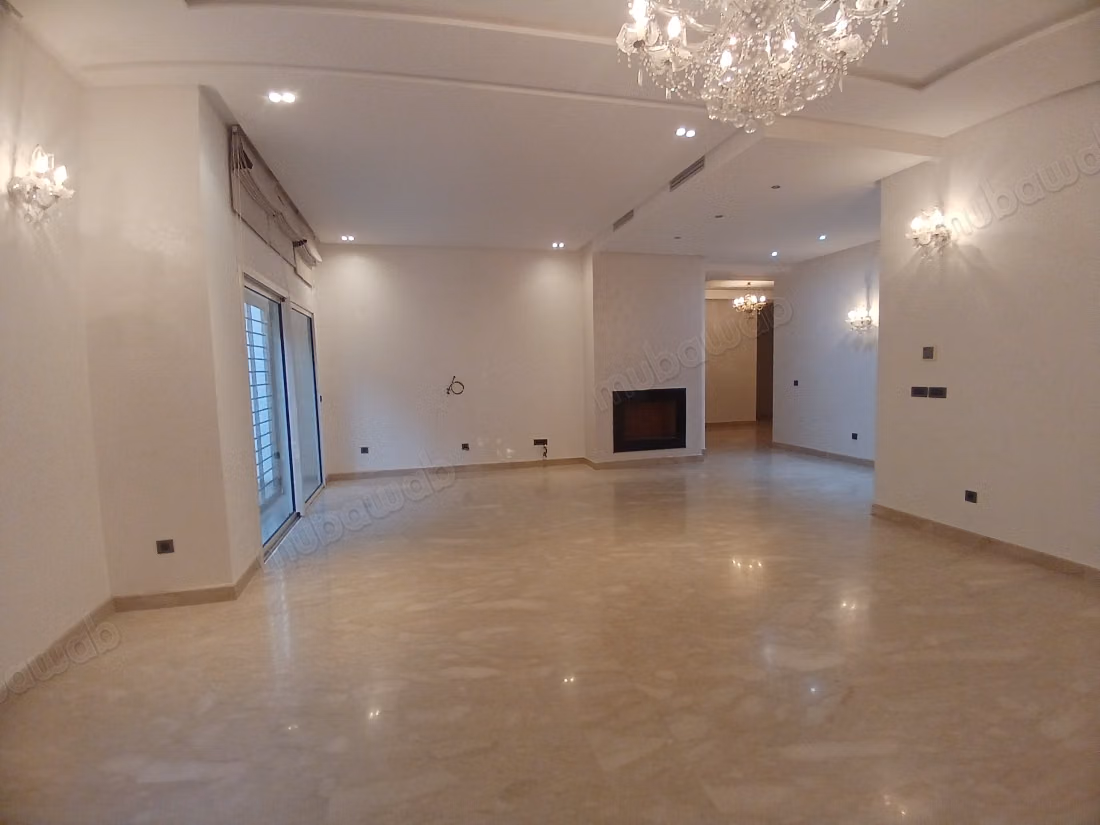 Apartment for rent in Riyad. 6 large rooms. Reinforced door, Moroccan living room
