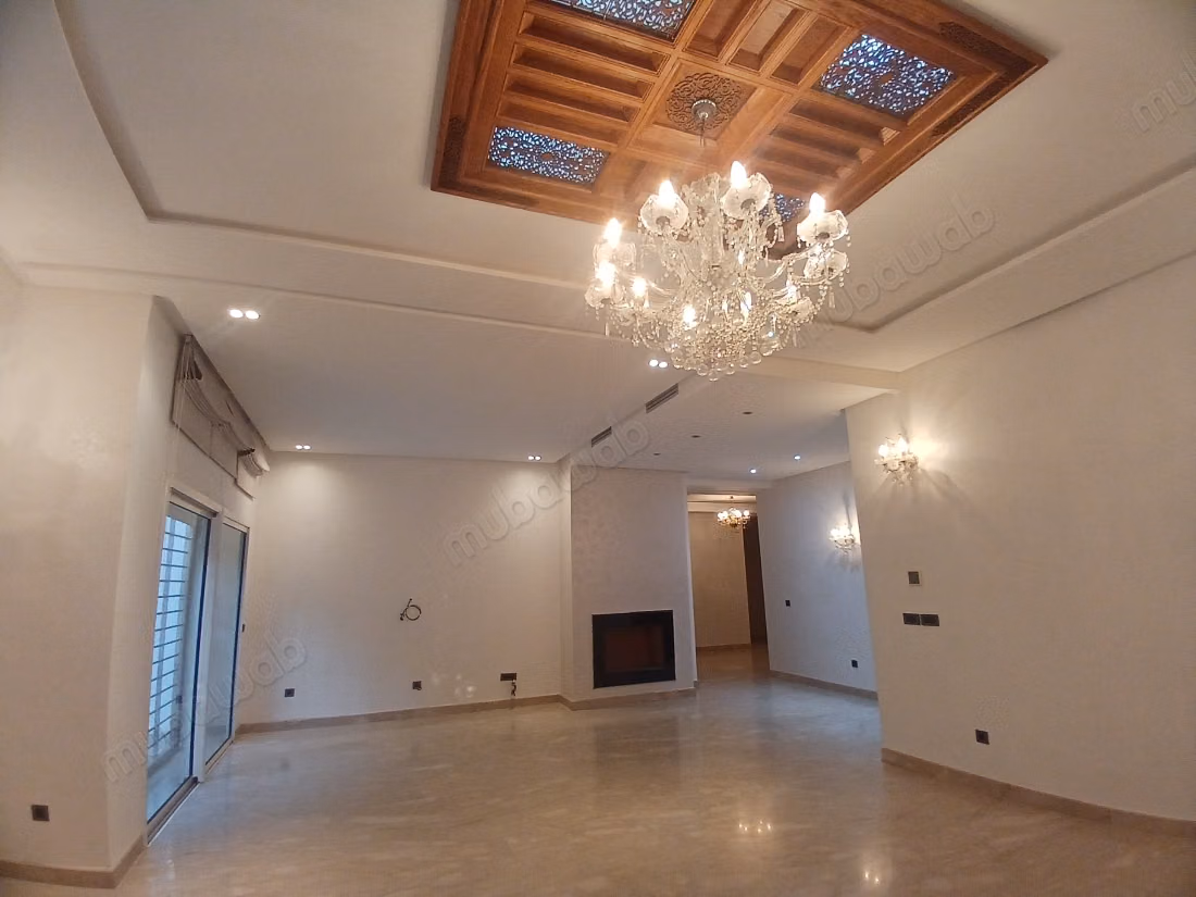Apartment for rent in Riyad. 6 large rooms. Reinforced door, Moroccan living room