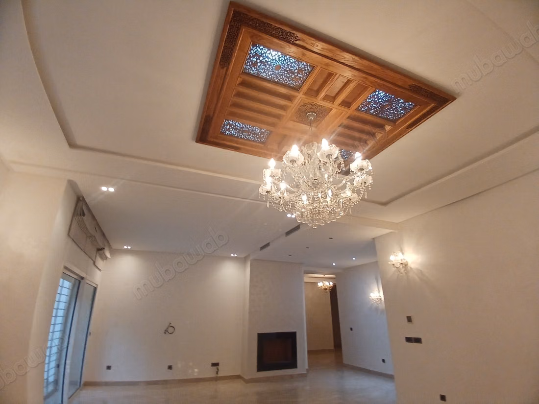 Apartment for rent in Riyad. 6 large rooms. Reinforced door, Moroccan living room