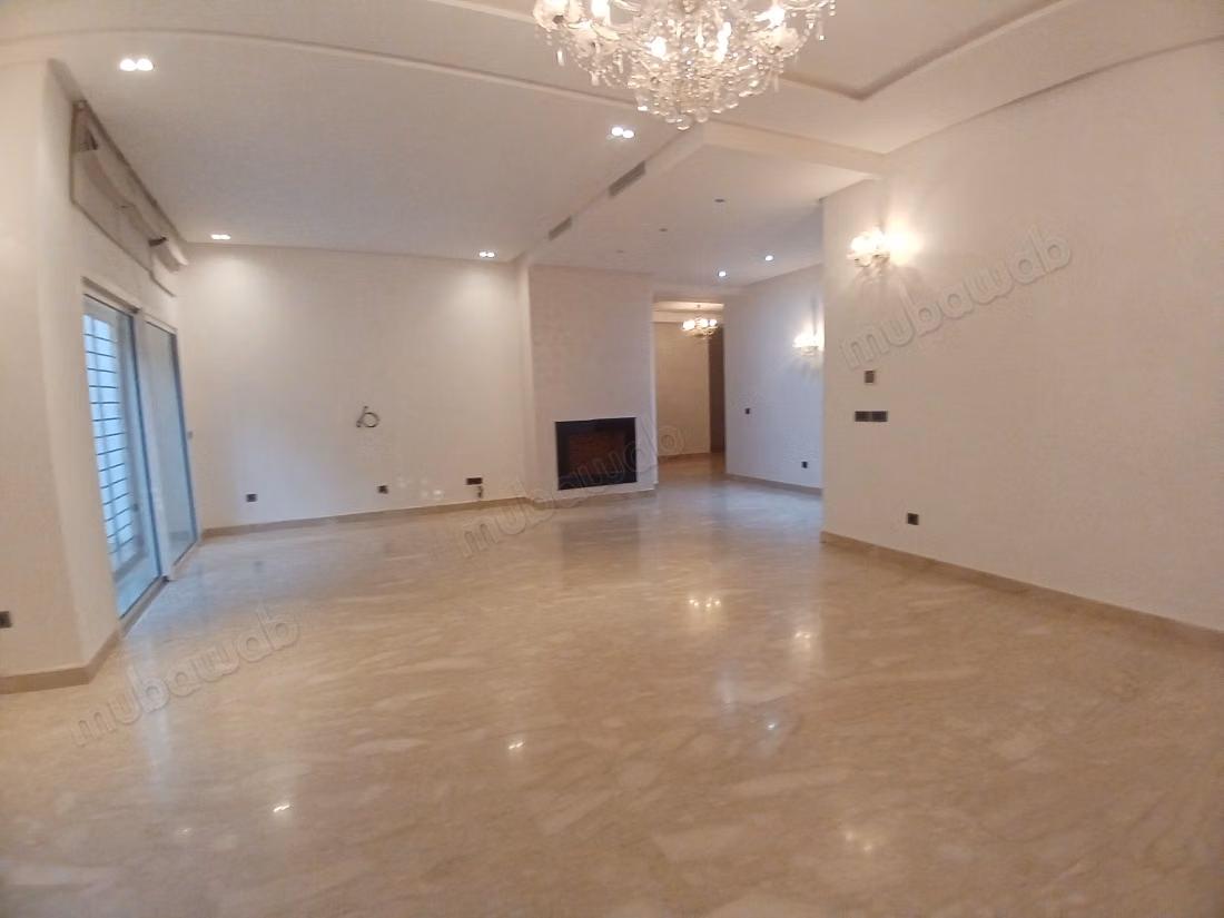 Apartment for rent in Riyad. 6 large rooms. Reinforced door, Moroccan living room