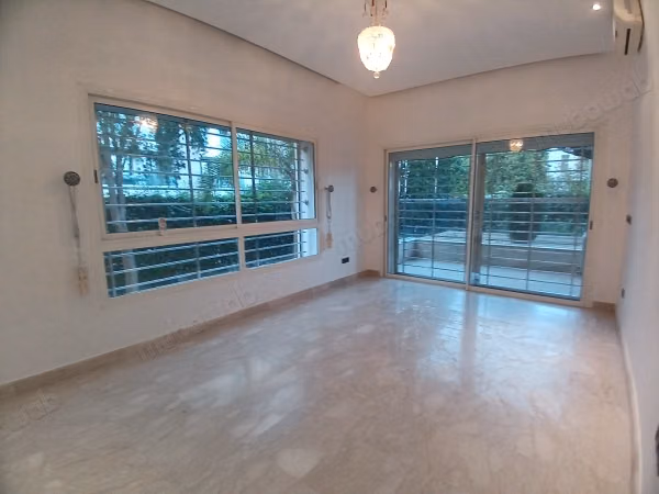 Apartment for rent in Riyad. 6 large rooms. Reinforced door, Moroccan living room
