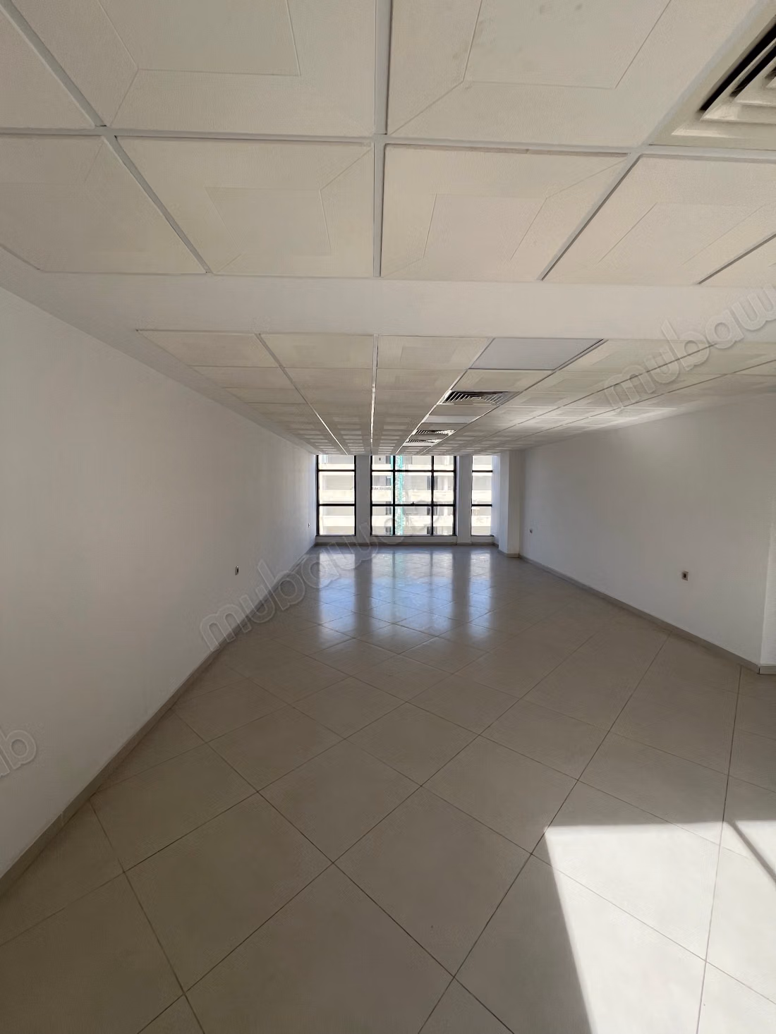 Kantoren te huur in het centrum. Totale oppervlakte 80 m². Conciërgeservice