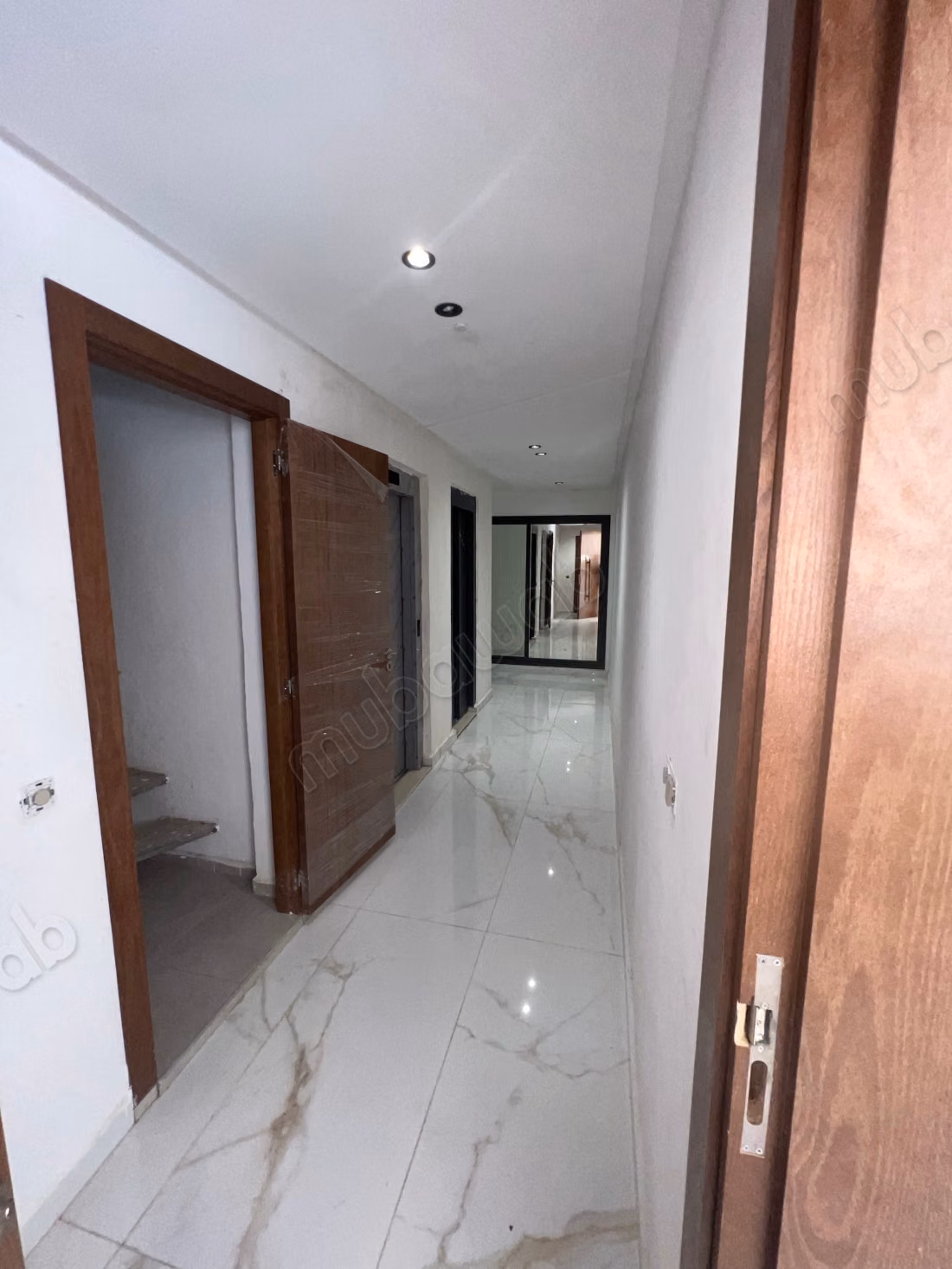 Kantoren te huur in het centrum. Totale oppervlakte 80 m². Conciërgeservice