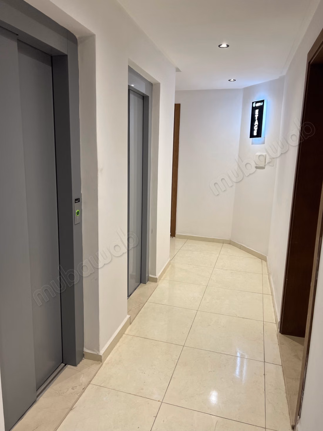 Kantoren te huur in het centrum. Totale oppervlakte 80 m². Conciërgeservice