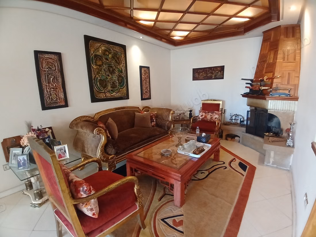 Prachtig appartement te huur in Riyad. Oppervlakte 320 m². Airconditioning en open haard