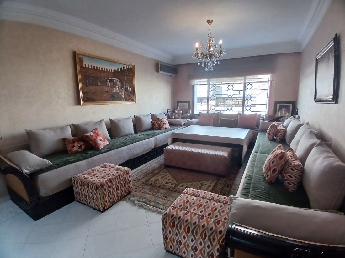 Prachtig appartement te huur in Riyad. Oppervlakte 320 m². Airconditioning en open haard