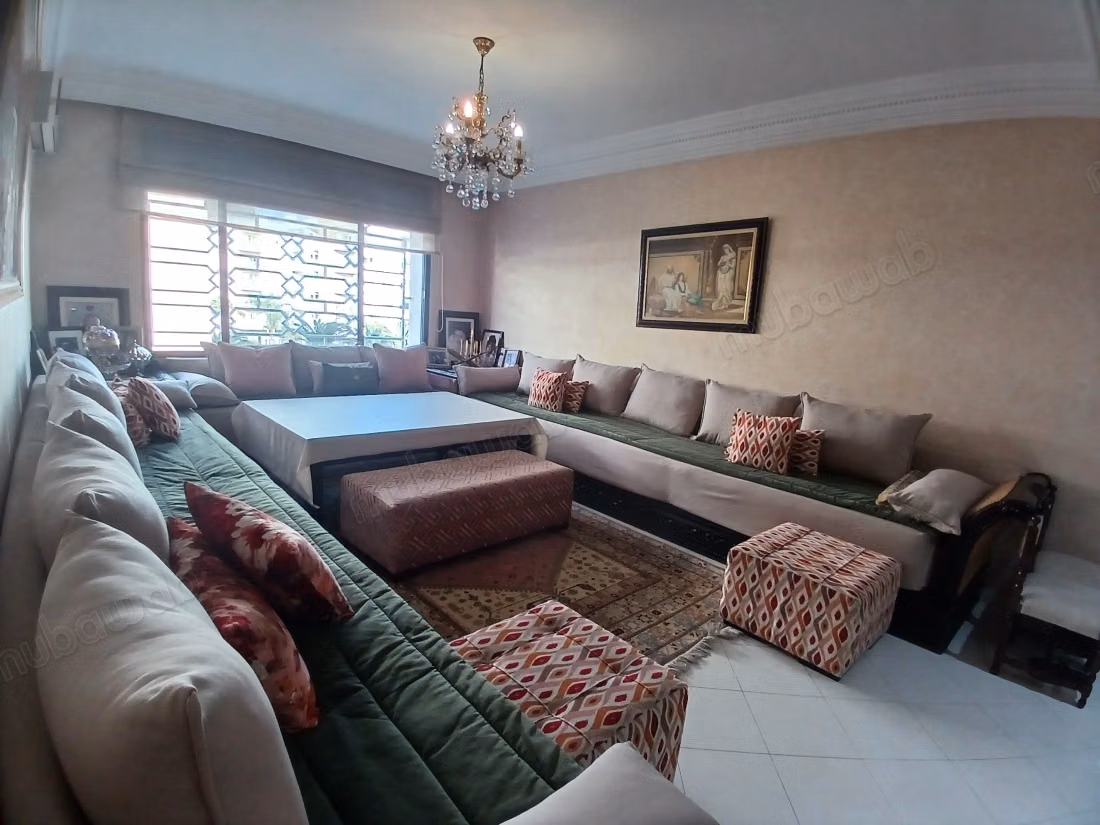 Prachtig appartement te huur in Riyad. Oppervlakte 320 m². Airconditioning en open haard