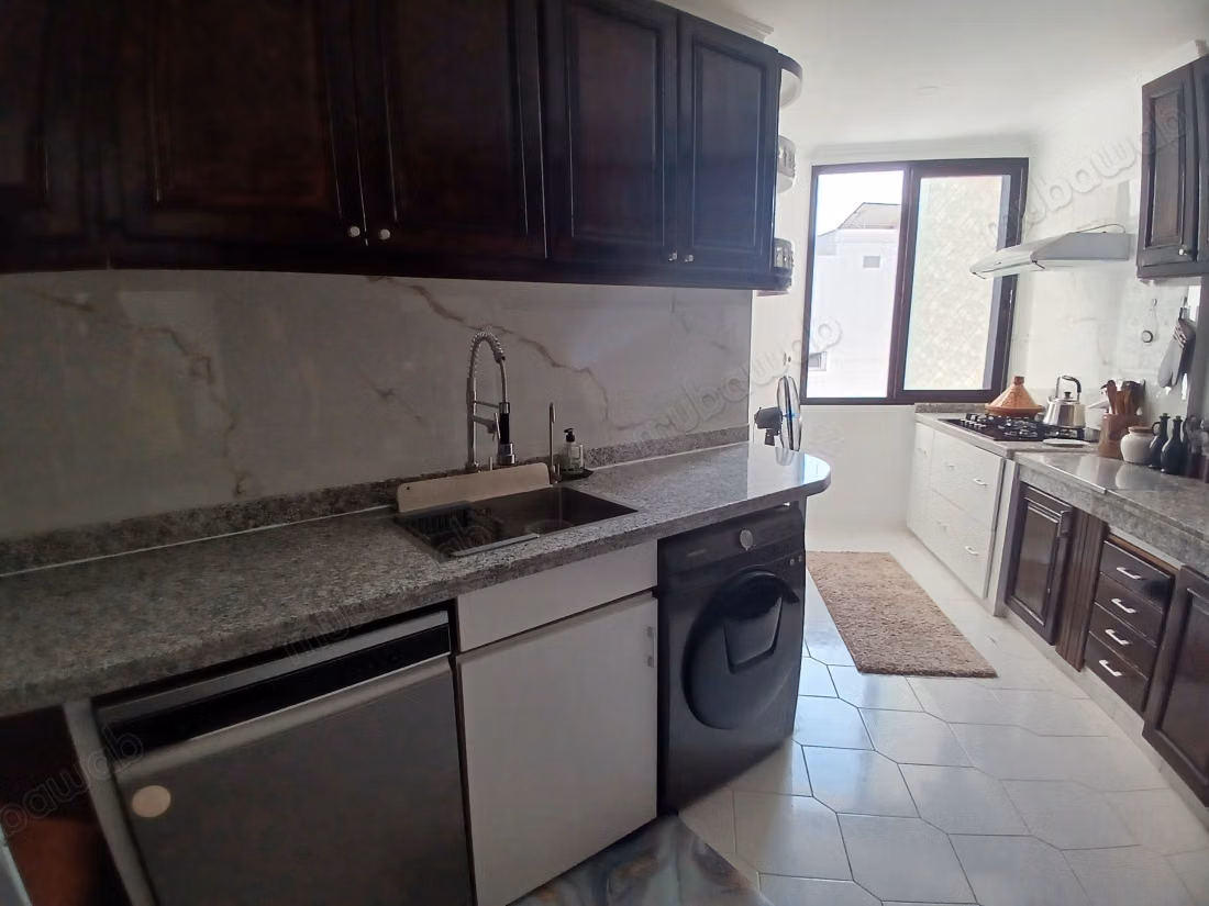 Prachtig appartement te huur in Riyad. Oppervlakte 320 m². Airconditioning en open haard