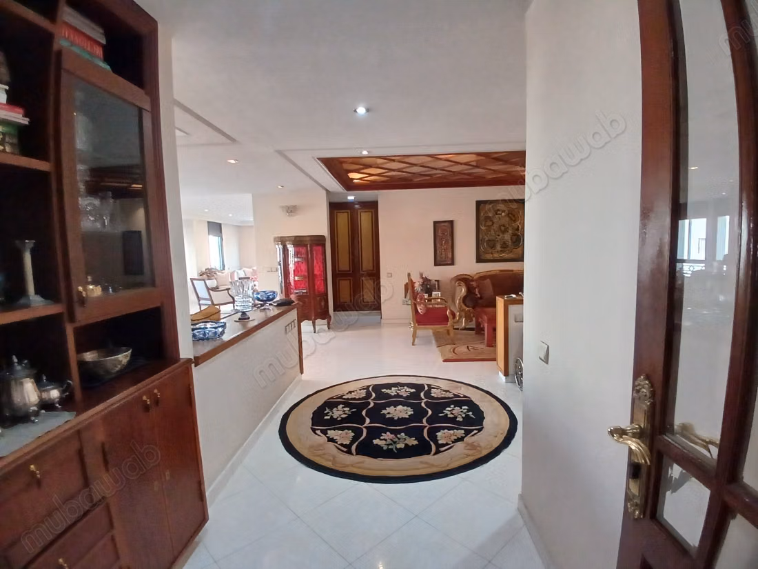 Prachtig appartement te huur in Riyad. Oppervlakte 320 m². Airconditioning en open haard