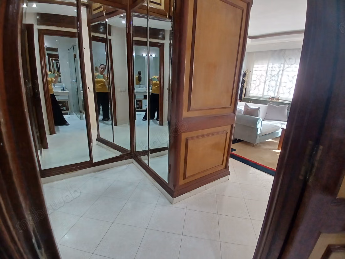 Prachtig appartement te huur in Riyad. Oppervlakte 320 m². Airconditioning en open haard