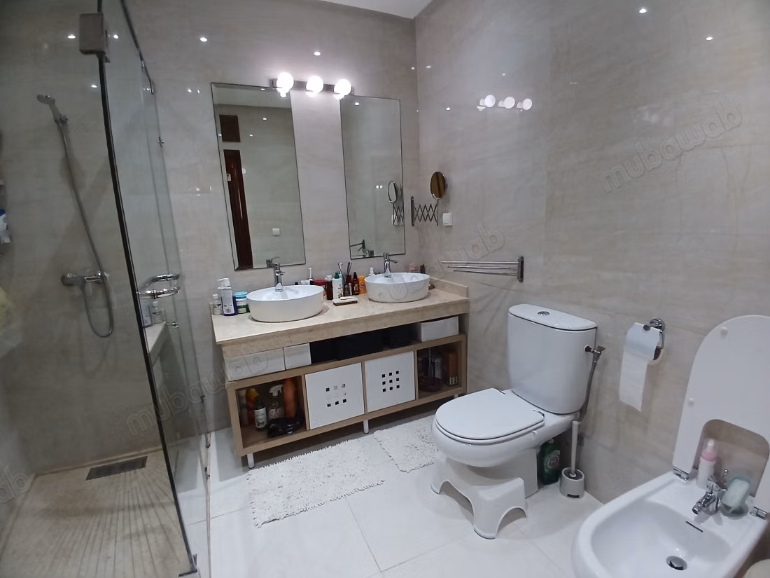 Prachtig appartement te huur in Riyad. Oppervlakte 320 m². Airconditioning en open haard
