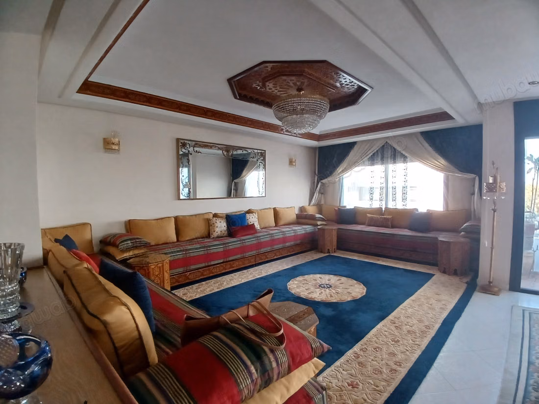 Prachtig appartement te huur in Riyad. Oppervlakte 320 m². Airconditioning en open haard