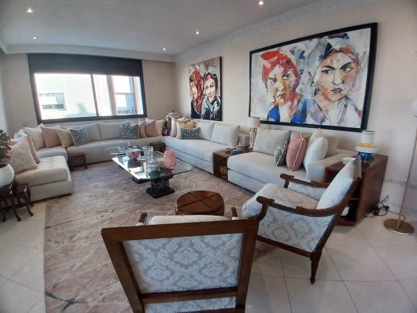 Superbe appartement à louer à Riyad. Superficie 320 m². Air conditionné et cheminée