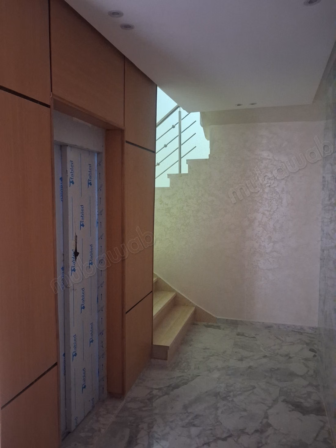 Vend bureaux à Hay ez zaitoune. Surface de 66 m². Porte blindée