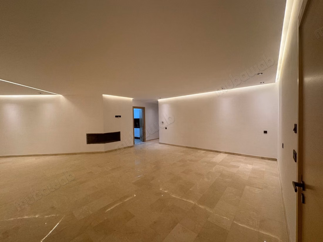 Superbe appartement à louer à Souissi. 5 grandes pièces. Antenne parabolique et sécurité
