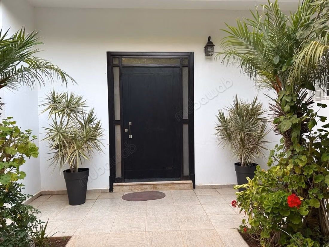 Luxurious villa for sale in Souissi. Area 600 m². Furnished