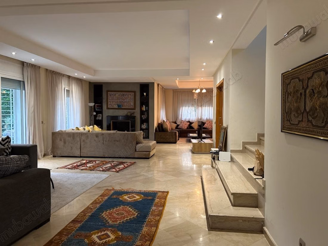 Luxurious villa for sale in Souissi. Area 600 m². Furnished