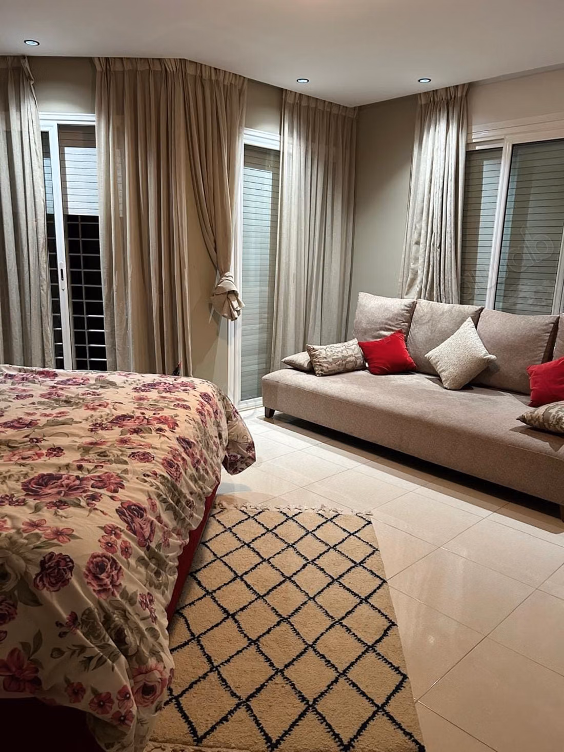Luxurious villa for sale in Souissi. Area 600 m². Furnished