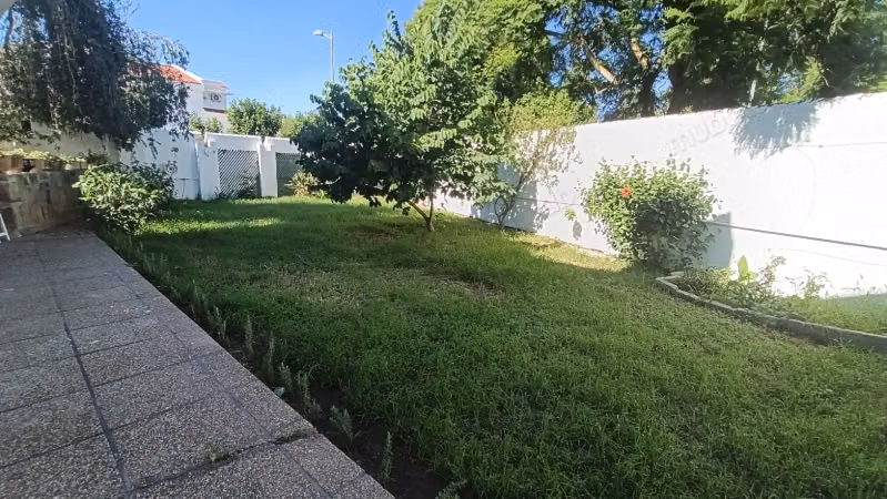 Villa en alquiler en el barrio de Souissi. Superficie de 1000 m