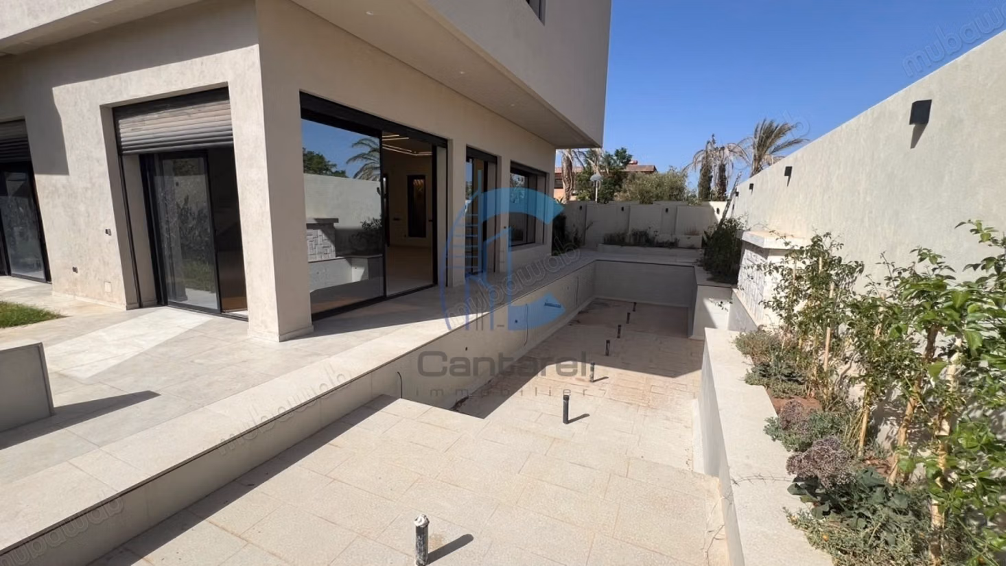 New villa 5 bedrooms 1 staff room for sale on the Ourika Road