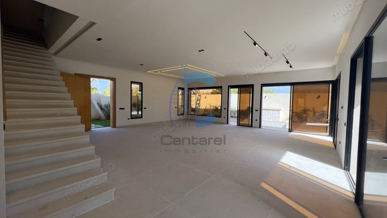 New villa 5 bedrooms 1 staff room for sale on the Ourika Road
