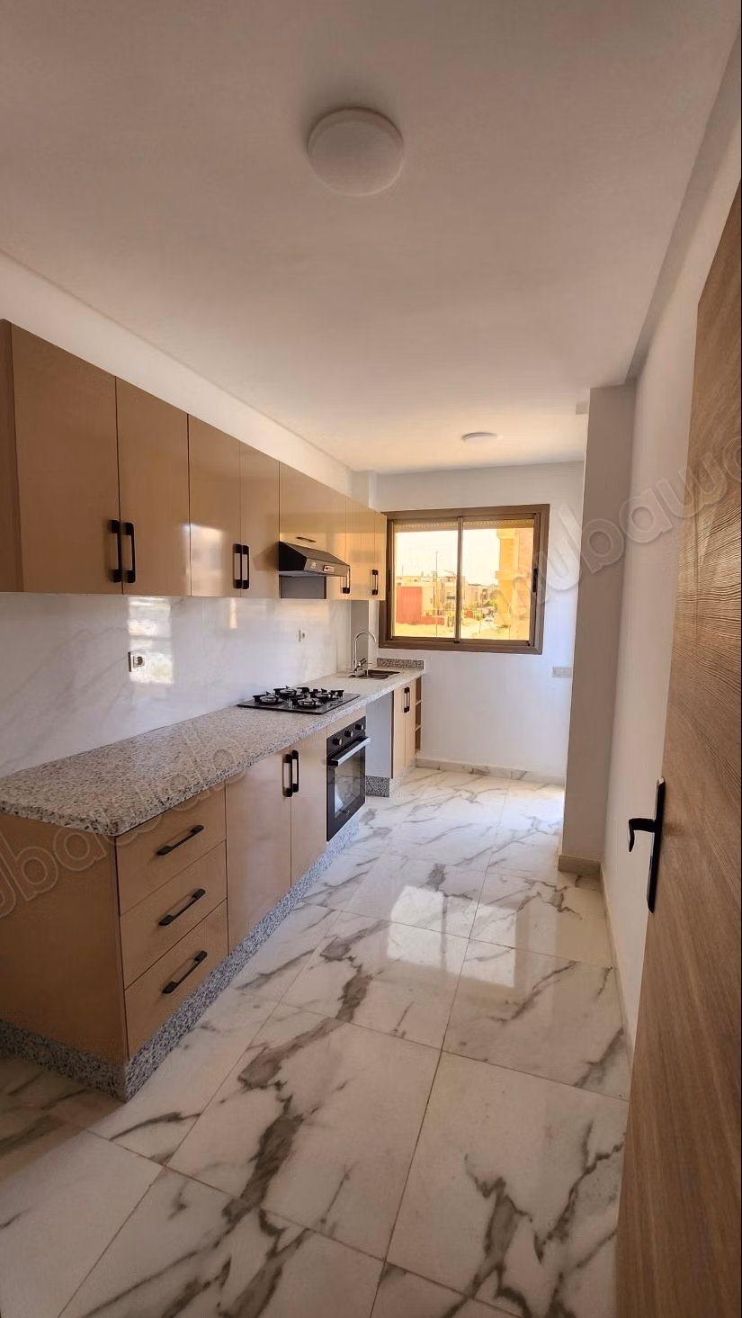 Appartamento con 3 camere da letto in affitto in un nuovo edificio